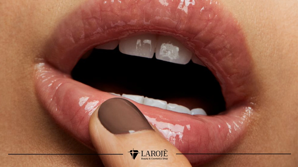 لیپ گلاس چیست-نمایی از لب با لیپ گلاس